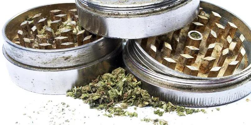 Metal Herb Grinder Buying Guide: How to Pick an Ideal One?